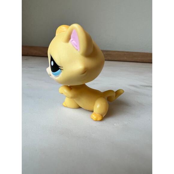 Littlest Pet Shop Tabby Cat Blue Eyes Short Haired Paw Toy Figure 2007 #1035 LPS - Picture 2 of 5